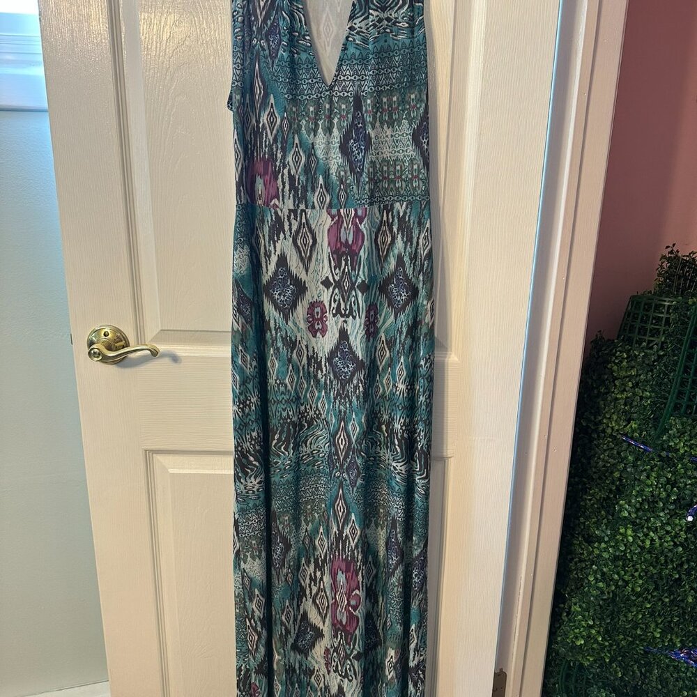 Viereck long sleeveless v neck dress sized M